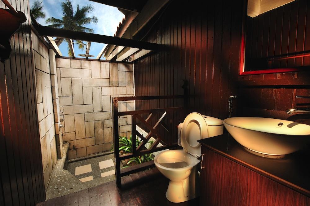 Paya Beach Spa & Dive Resort Kampung Genting Exteriör bild