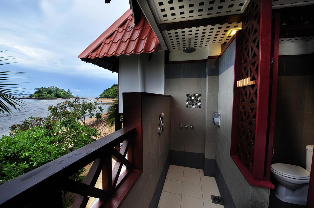 Paya Beach Spa & Dive Resort Kampung Genting Exteriör bild