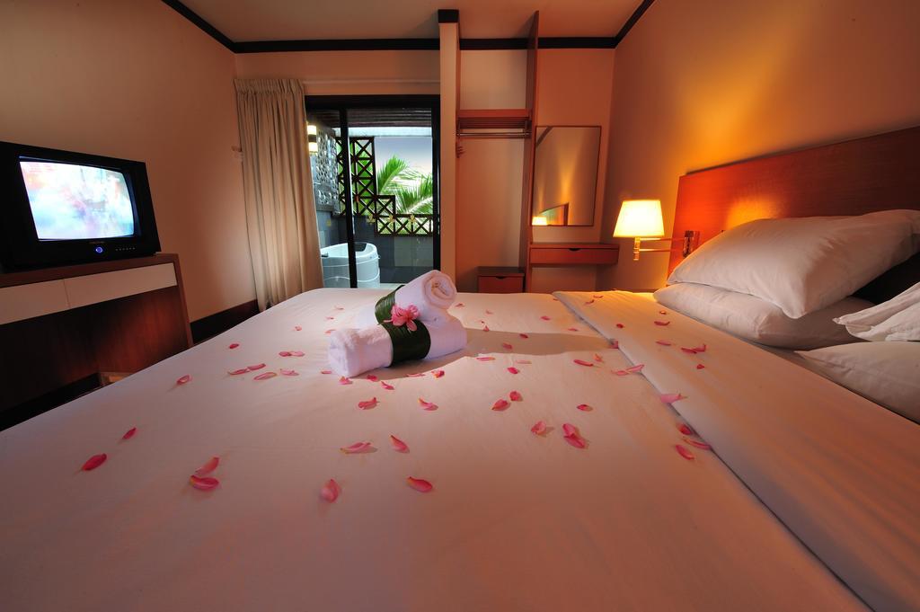 Paya Beach Spa & Dive Resort Kampung Genting Exteriör bild