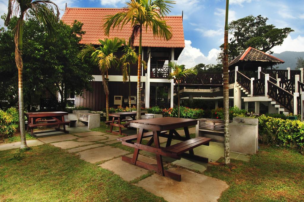 Paya Beach Spa & Dive Resort Kampung Genting Exteriör bild