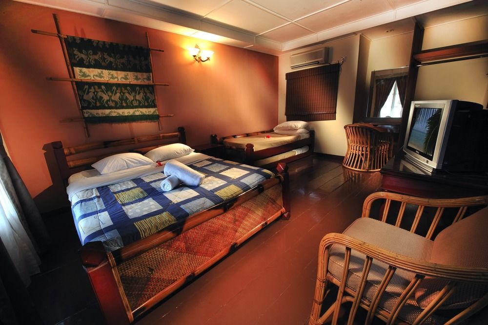 Paya Beach Spa & Dive Resort Kampung Genting Exteriör bild
